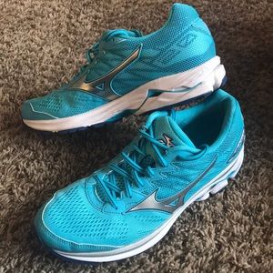 Mizuno running shoes Wave Rider